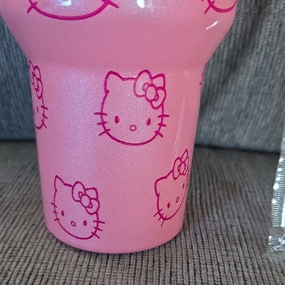 Stanley Pink Hello Kitty Quencher H2.0  Tumbler, 40oz. - Picture 3 of 11